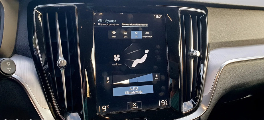 Volvo V60 cena 79900 przebieg: 139000, rok produkcji 2019 z Sulejów małe 596